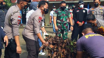 Irjen Mulyatno Ikut Angkat Sampah di Eks Kampus UDK Kotamobagu