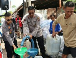 Polda Sulut dan Jajaran Salurkan Bantuan Air Bersih kepada Warga