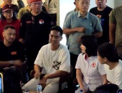 Ketum PSI Kaesang Berbaur di Kafe bersama Anak Muda di Manado